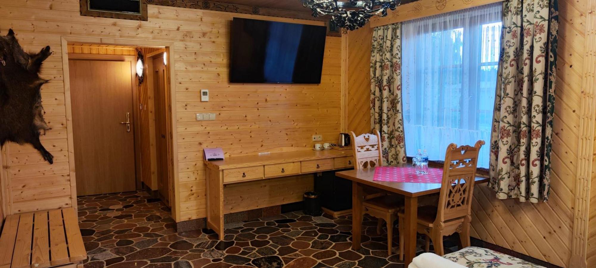 Restauracja Chata Góralska i Pokoje Gościnne. Ciechocinek Exterior foto